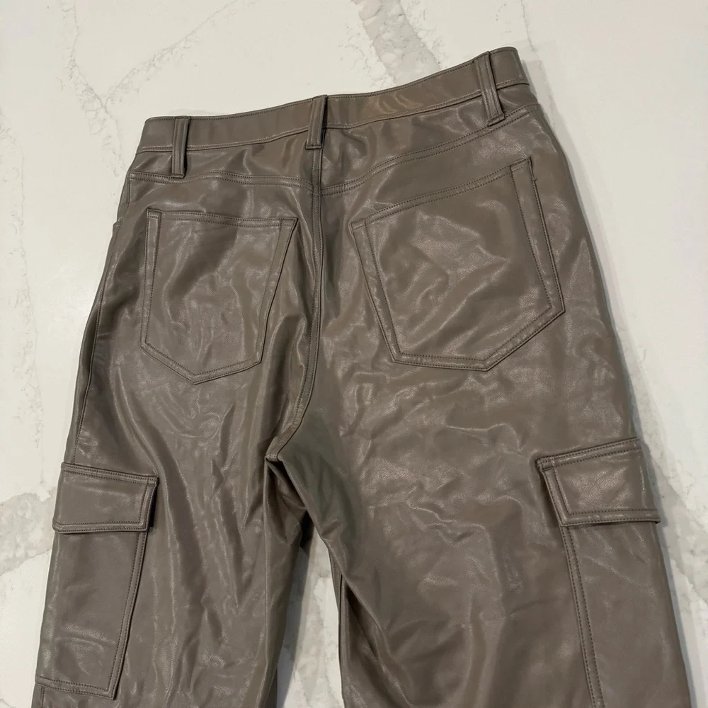 Abercrombie & Fitch Vegan Leather The 90’s Relaxed Cargo HighRise Jean Womens 14 - Picture 9 of 9